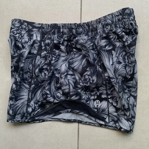 LULULEMON Hotty Hot Shorts Night Garden Ice Grey Black Gray Floral 8 - Picture 2 of 8